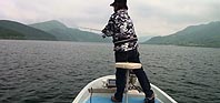 芦ノ湖船上でキャスト！